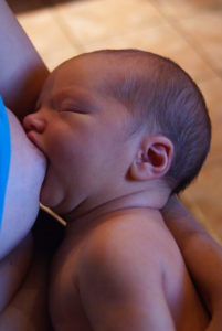 A tejtermelést a baba szopása szabályozza